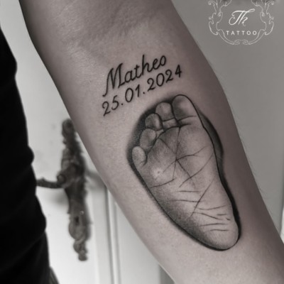 Realistic tatuaj familie