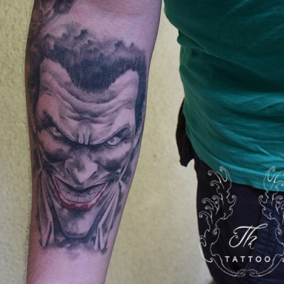 Tatuaj realistic Joker , tatuaje bucuresti, tatuaje baieti, tatuaj mana, tatuaj realistic, tattoo