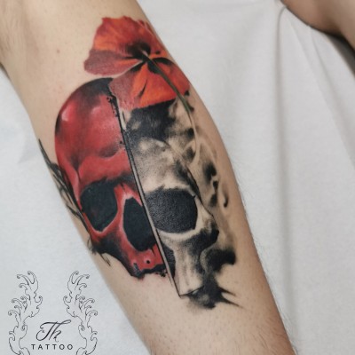 Tatuaj craniu/floare mac